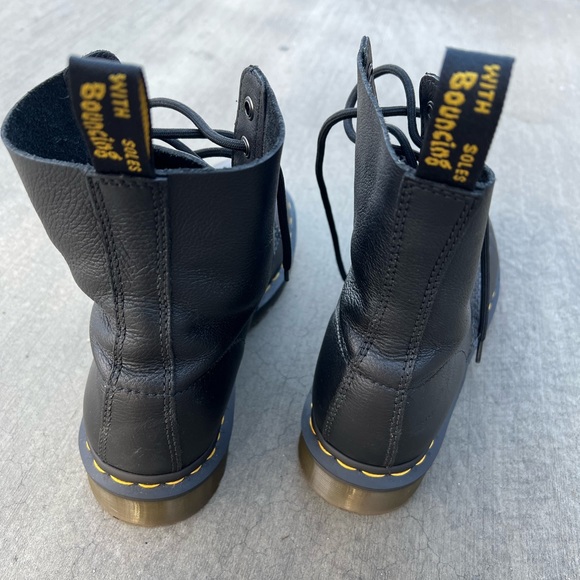 Dr. Martens Black Soft Leather Boots in amazing condition! - Picture 3 of 6